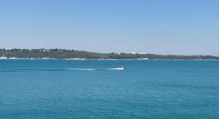 Adana'da baraj gölüne düşen yangın söndürme uçağının enkazı su yüzeyine çıkarıldı