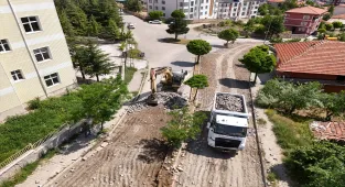 Akdağmadeni'nde sıcak asfalt çalışmaları başladı