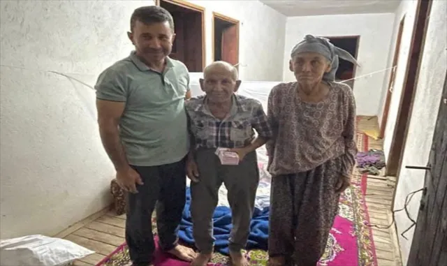 Antalya'da evinde çıkan yangında 80 bin lirasını kaybeden kişiye yardım eli