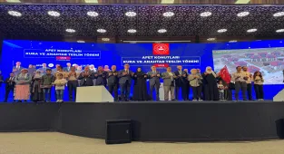 Bakan Yerlikaya, Van'da Afet Konutları Kura Çekimi ve Anahtar Teslim Töreni'nde konuştu: