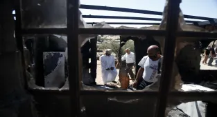 Batı Şeria'da evi kundaklanan Filistinli: 7 çocuğumla evdeydik, ölebilirdik