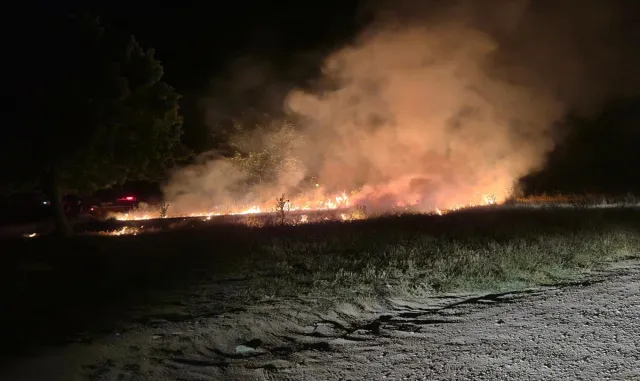 Edirne’de Tunca Nehri kenarındaki otluk alanda çıkan yangın söndürüldü