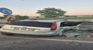 Eskişehir'de bariyere çarpan otomobilin sürücüsü yaralandı