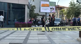 GÜNCELLEME 2 - Darıca Belediye Başkanı Bıyık, intihar eden personelin tabancasından çıkan kurşunla yaralandı