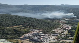 GÜNCELLEME - İzmir'in 2 ilçesinde çıkan yangınlar kontrol altına alındı