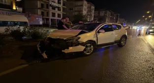 GÜNCELLEME - Samsun'da iki otomobilin çarpıştığı kazada 5 kişi yaralandı