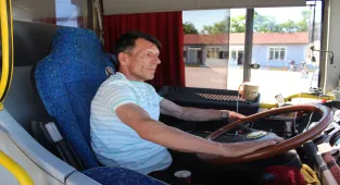 Isparta'da özel halk otobüsü şoförü, fenalaşan yolcuyu hastaneye yetiştirdi