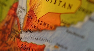 İsrail ordusu Yemen'deki Husi liderlerini hedef alan hava saldırıları düzenledi