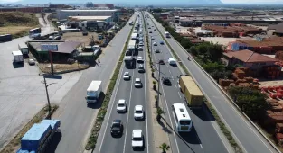 İzmir-Ankara kara yolunun Manisa geçişinde bayram yoğunluğu başladı