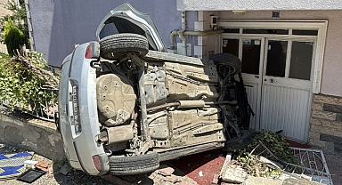 Karabük'te devrilen otomobildeki 5 kişi yaralandı