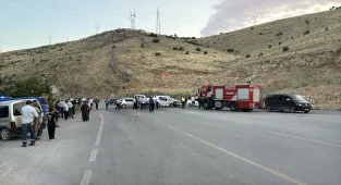 Malatya'da iki otomobilin çarpıştığı kazada 11 kişi yaralandı