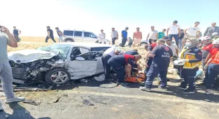 Şanlıurfa'da iki otomobilin çarpıştığı kazada 5 kişi yaralandı