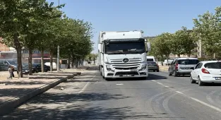 Şanlıurfa'da tırın çarptığı otomobildeki 6 kişi yaralandı
