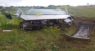 Tokat'ta tarlaya devrilen otomobildeki 3 kişi yaralandı