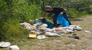 Tunceli'de ziyaretçilerin Munzur Vadisi'ne bıraktığı çöpler ekiplerce toplandı