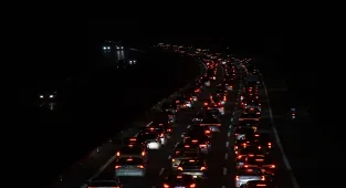 Yollarda bayram tatilinden dönüş yoğunluğu başladı