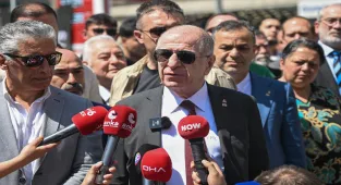 Zafer Partisi Genel Başkanı Özdağ, Talat Paşa Anıtı'nı ziyaret etti