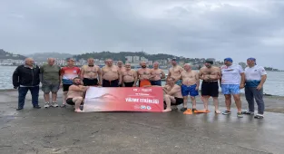 15 Temmuz şehitleri anısına Karadeniz'de kulaç attılar