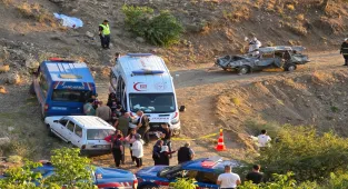 Adana'da otomobilin uçuruma yuvarlandığı kazada ölü sayısı 2'ye yükseldi