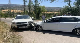 Akıncılar'da iki otomobilin çarpıştığı kazada 1 kişi yaralandı