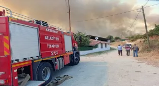 Çanakkale'de tarım arazisinde çıkıp ormanlık alana sıçrayan yangın kontrol altında