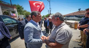 CHP Genel Başkanı Özel, şehit ailesini ziyaret etti