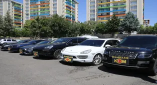 Diyarbakır merkezli operasyonda gümrük kaçağı 10 lüks araç ele geçirildi