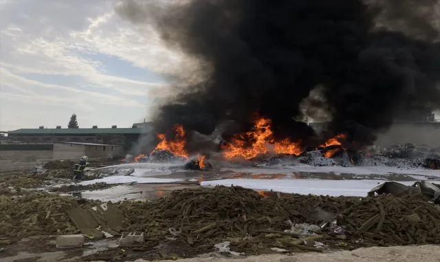 Gaziantep'te geri dönüşüm tesisinde yangın çıktı