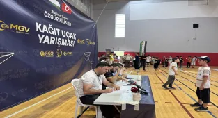 Gaziosmanpaşa'da Filistin temalı kağıt uçak yarışması düzenlendi 