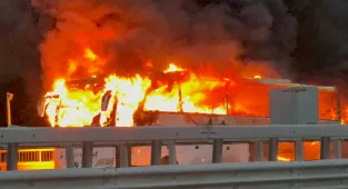 GÜNCELLEME - Anadolu Otoyolu'nun Düzce kesiminde otobüs yangını nedeniyle kapanan İstanbul istikameti ulaşıma açıldı