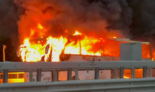 GÜNCELLEME - Anadolu Otoyolu'nun Düzce kesiminde otobüs yangını nedeniyle kapanan İstanbul istikameti ulaşıma açıldı