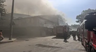 GÜNCELLEME - Bursa'da tekstil mağazasında çıkan yangın kontrol altına alındı