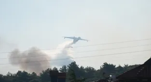 GÜNCELLEME - İzmir'in Urla ilçesinde çıkan orman yangınına müdahale ediliyor