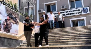 Güngören'de bir kişiyi silahla öldürdüğü iddia edilen zanlı valizde saklanırken yakalandı