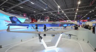 IDEF 2025'te yerli savunma sanayisi araçlarıyla geçiş töreni yapıldı