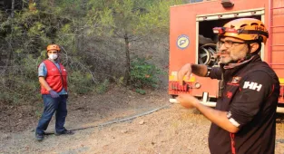 İHH, Suriye'deki orman yangınını söndürme çalışmalarına destek verdi
