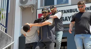 İstanbul'da kendilerini polis veya savcı olarak tanıtıp dolandırıcılık yapan 3 zanlı tutuklandı