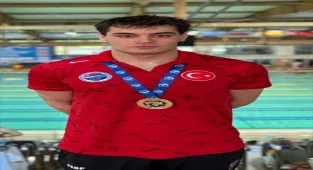 Kaan Efe Kaya, Paletli Yüzme Avrupa Şampiyonası'nda altın madalya kazandı