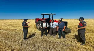 Kırşehir'de jandarma ekipleri hasat yapan çiftçileri yangınlara karşı uyardı 