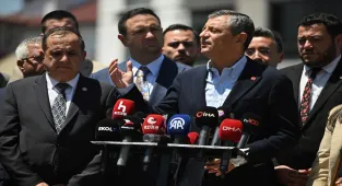 Özgür Özel, Bolu'daki otel yangını davasının ilk duruşmasına katıldı