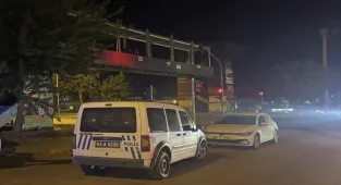 Şanlıurfa'da üst geçitten düşen polis memuru yaralandı