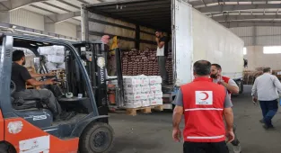 Türk Kızılay, Suriye'nin Süveyda ilindeki sivillere 2 tır insani yardım gönderdi