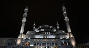 Ülke genelindeki camilerde sela okundu