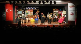 Vatan Sevgisi tiyatro oyunu İstanbul'da seyirciyle buluştu