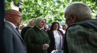 AK Parti Kadın Kolları Başkanı Ercan, Bursa'da orman yangınından etkilenen mahalleleri ziyaret etti: