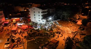 Balıkesir Sındırgı merkezli depremin yol açtığı yıkım dronla görüntülendi