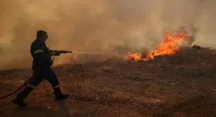 Batı Trakya'da orman yangını nedeniyle yerleşim alanı tahliye edildi