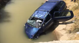 Bitlis'te kanala düşen otomobilde 1 kişi öldü, 2 kişi yaralandı