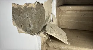 Bodrum'da isale hattının patlaması sonucu iş yeri ve deposu sular altında kaldı