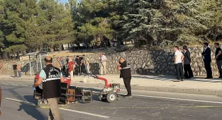 Burdur'da tarım aracı ile 2 otomobilin karıştığı kazada 1 kişi hayatını kaybetti